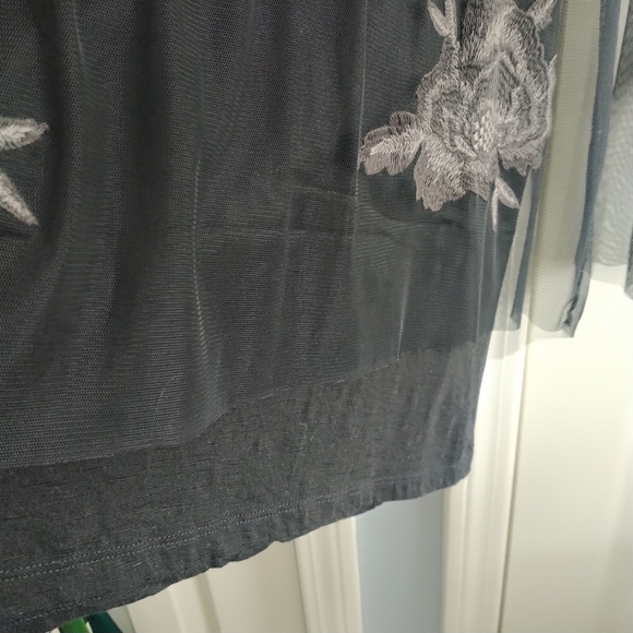 LOGO Lavish Embroidered Black Mesh Slub Knit Top XL - Picture 3 of 12